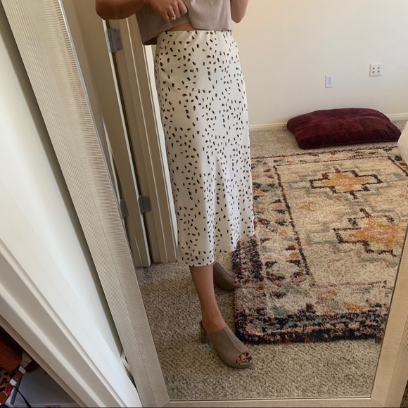 Gilli Dresses & Skirts - NWOT GILLI Patterned midi skirt